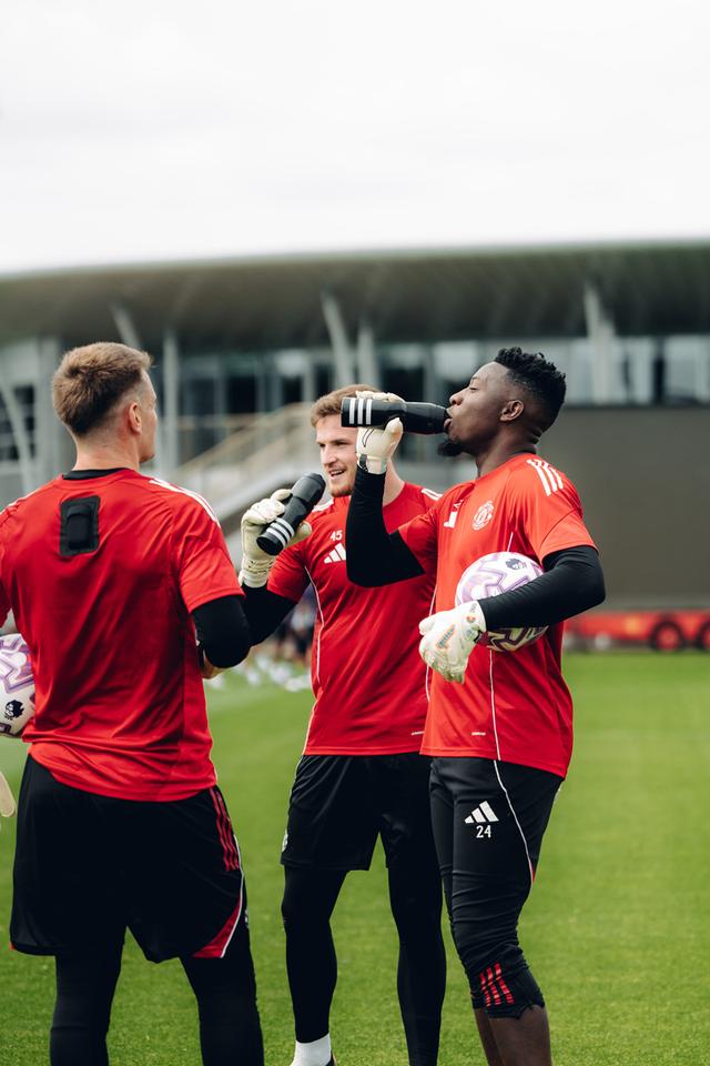 关键时刻社区盾焦点战，曼联手感冰凉，媒体盛赞，身体对抗强度拉满-开云